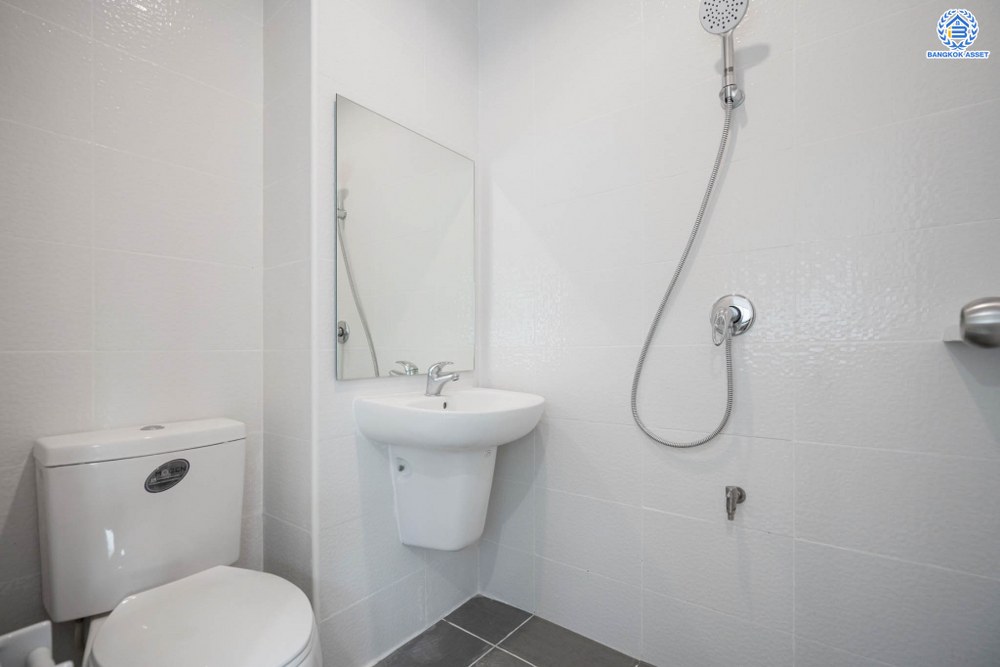 บ้านมือสองตกแต่งใหม่ โครงการ พฤกษาทาวน์เน็กซ์ ติวานนท์-พระราม5 หลังมุม เนื้อที่ 21.6 ตร.ว. ฟังก์ชัน 3 ห้องนอน 2 ห้องน้ำ 1 ที่จอดรถ พร้อมเข้าอยู่ได้ทันที บนทำเลเดินทางสะดวก ติดถนนนครอินทร์ เชื่อมต่อถนนราชพฤกษ์ ถนนกาญจนาภิเษก ใกล้จุดขึ้นทางด่วน "ศรีรัช" และรถไฟฟ้าสายสีม่วง "สถานีตลาดบางใหญ่"